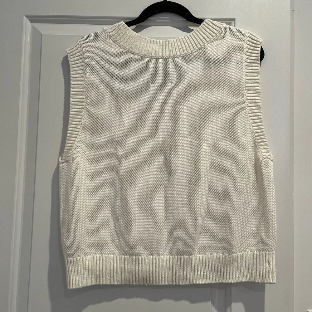 Abercrombie NWT medium cream white v-neck sweater vest - Picture 4 of 6